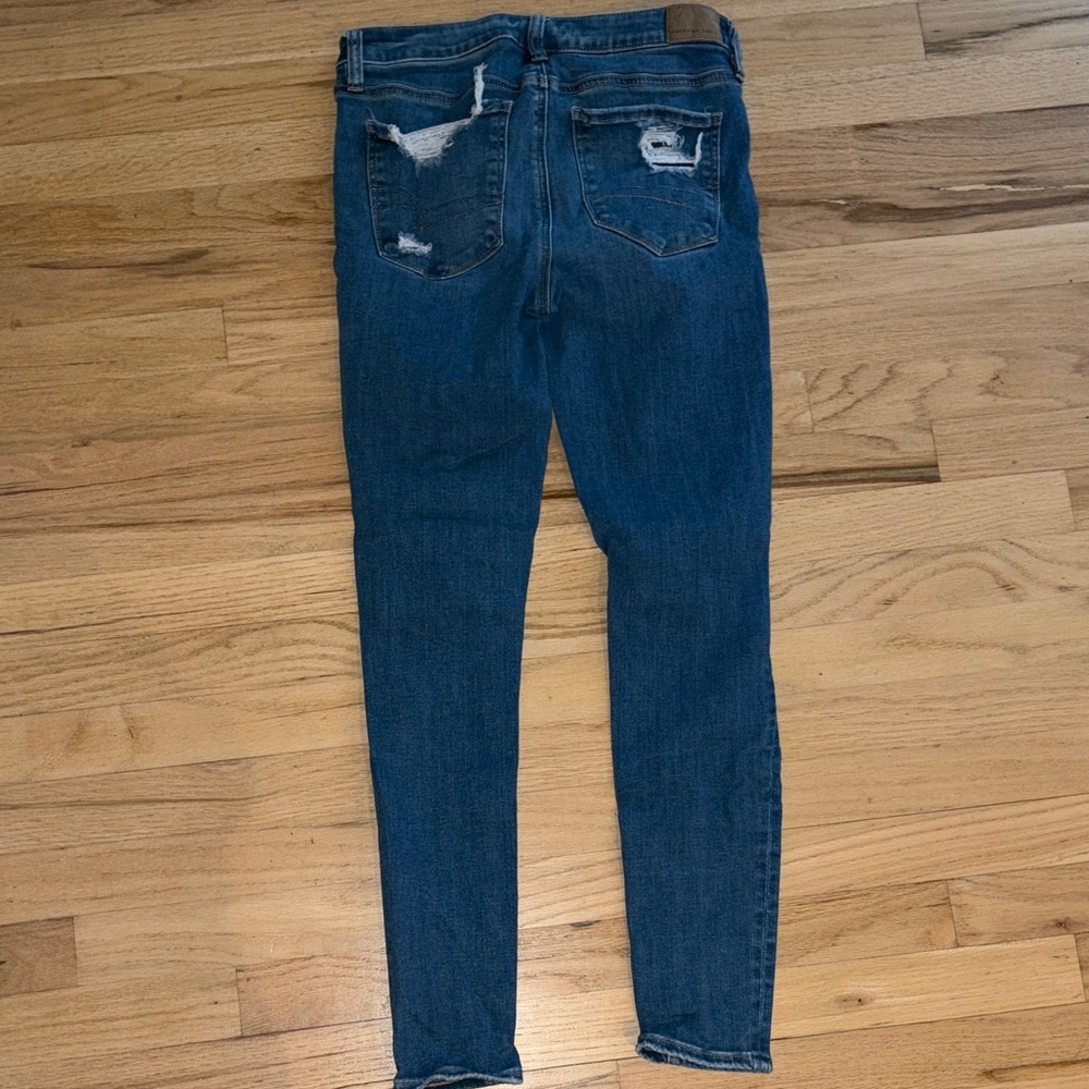 Distressed American Eagle High Rise Skinny Blue Jeans - Picture 5 of 5